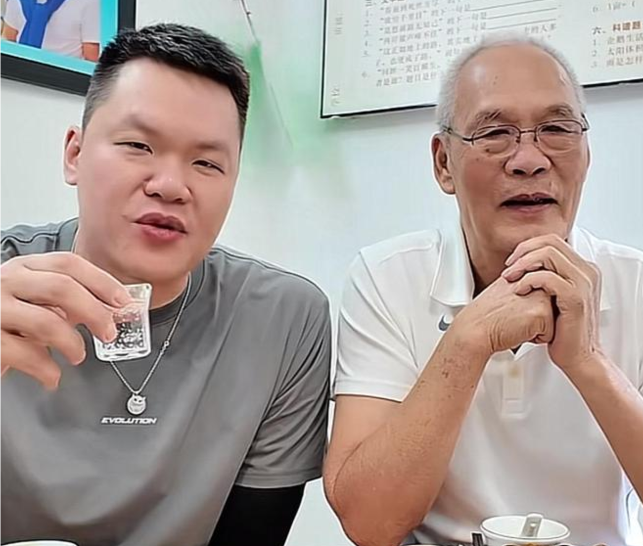 凯恩欧冠8连斩，奥利塞造3球闪耀安联球场，拜仁5